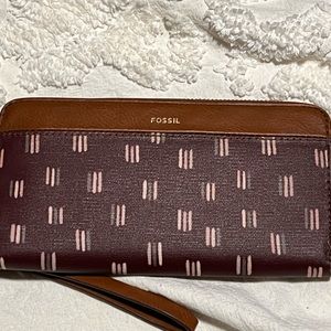 Fossil Purple Leather Wristlet Wallet